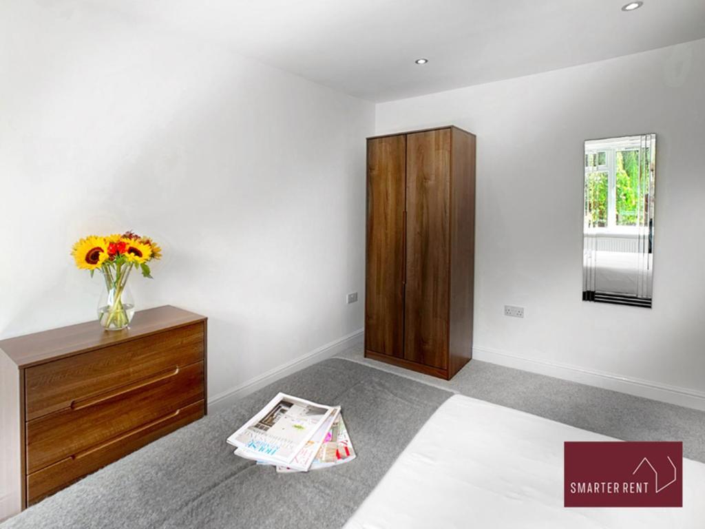 Sunninghill Village - 2 Bed - Parking And Garden Ascot  Exterior photo
