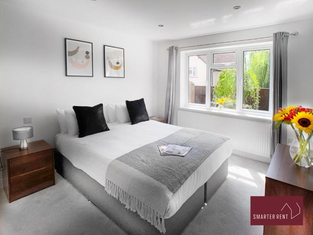 Sunninghill Village - 2 Bed - Parking And Garden Ascot  Exterior photo